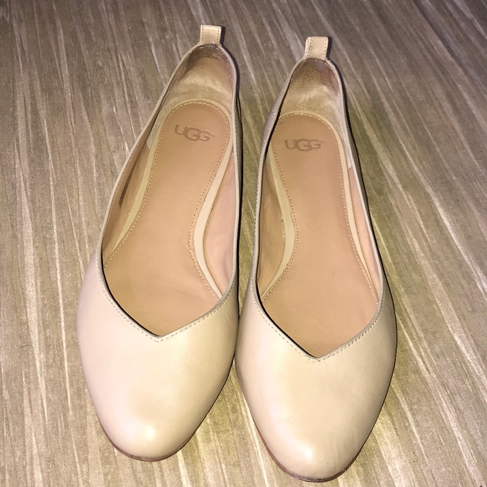 UGG leather flats 💋